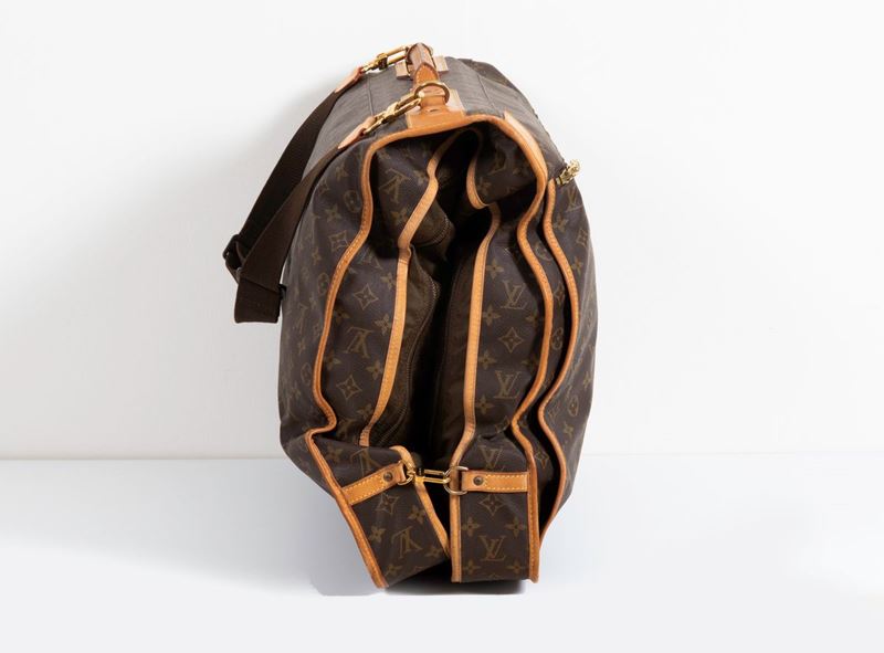 Louis Vuitton Porta abiti 5 grucce - Auction Fashion, Vintage and Watches  Timed Auction - Cambi Casa d'Aste