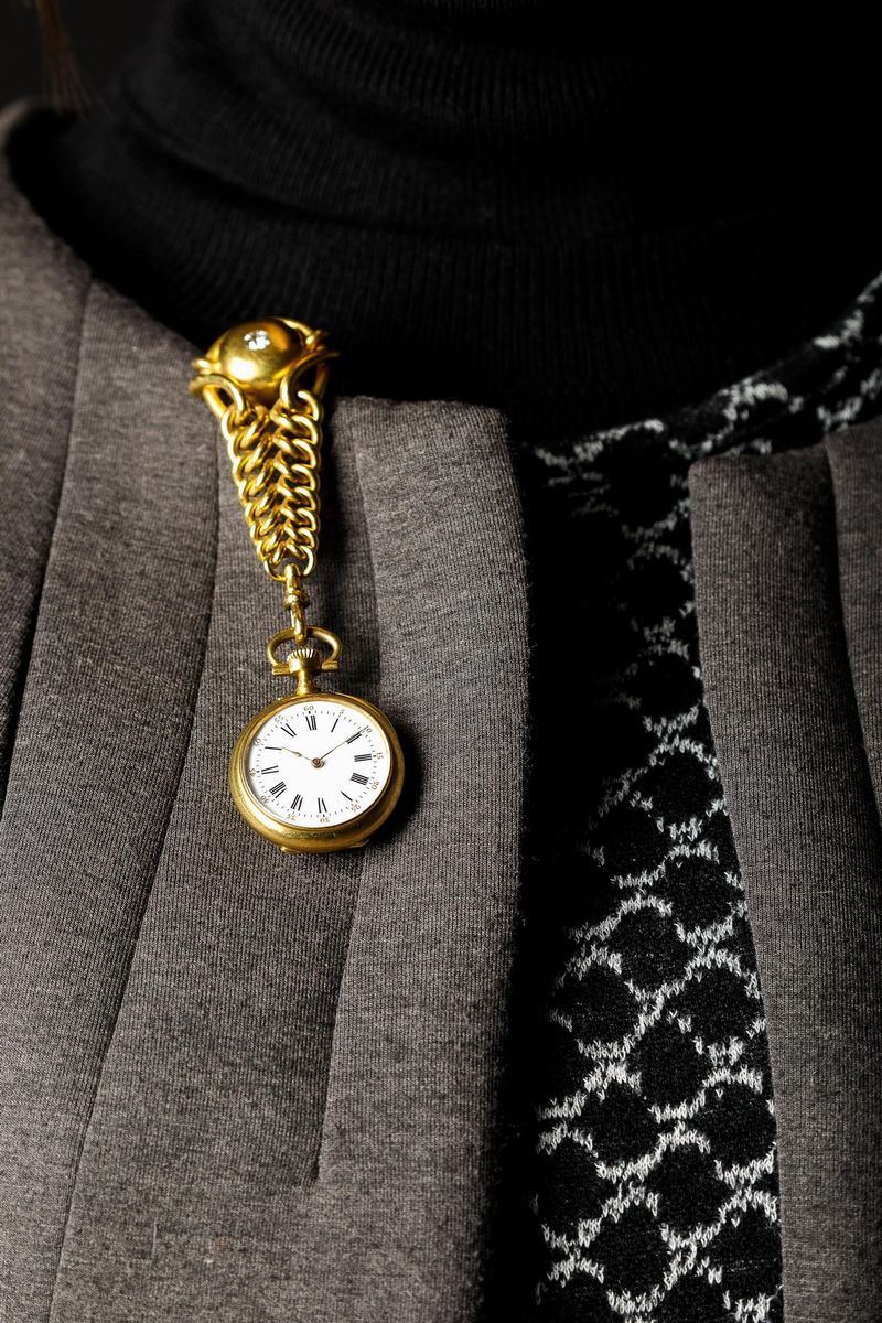Orologio da donna con chatelaine da cerimonia - Asta Orologi da Polso e da  Tasca - Cambi Casa d'Aste