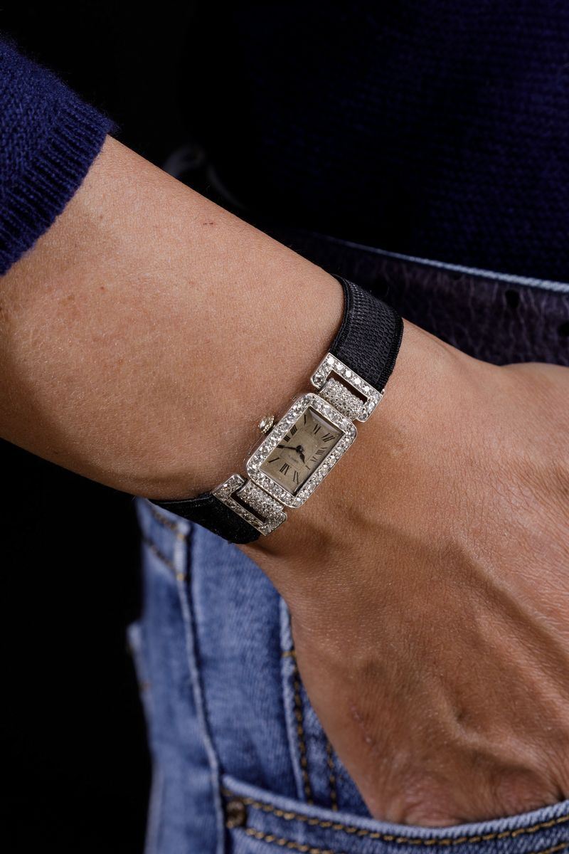 CARTIER - Orologio da donna in platino e brillanti con anse basculanti anni  '20, cinturino in seta moirè. Accompagnato da astuccio originale. - Asta  Orologi da Polso e da Tasca - Cambi Casa d'Aste