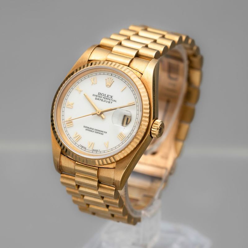 ROLEX - Datejust ref 16018 in oro 18k con bracciale president e doppio  quadrante, bianco con numeri Romani e champagne con indici a bastone.  Accompagnato da scatola originale - Asta Orologi da