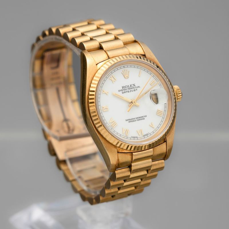 ROLEX - Datejust ref 16018 in oro 18k con bracciale president e doppio  quadrante, bianco con numeri Romani e champagne con indici a bastone.  Accompagnato da scatola originale - Asta Orologi da