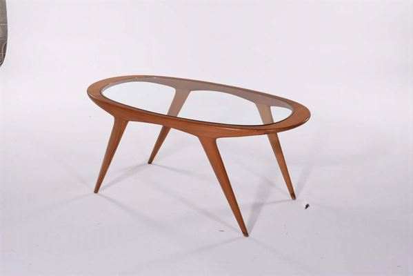 Tavolino in legno chiaro