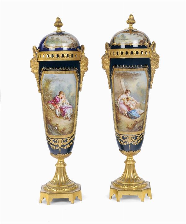 Coppia di vasi in porcellana policroma, Sevres XIX secolo