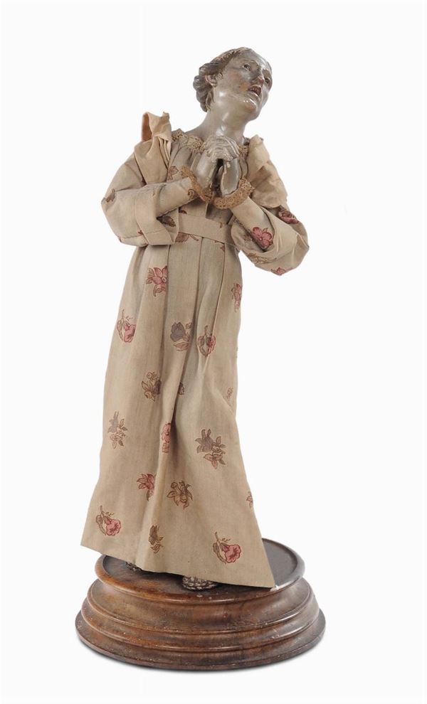 Figura femminile da presepe in legno intagliato e laccato, XVIII secolo