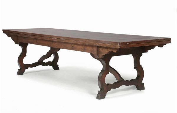 Grande tavolo allungabile in stile fratino