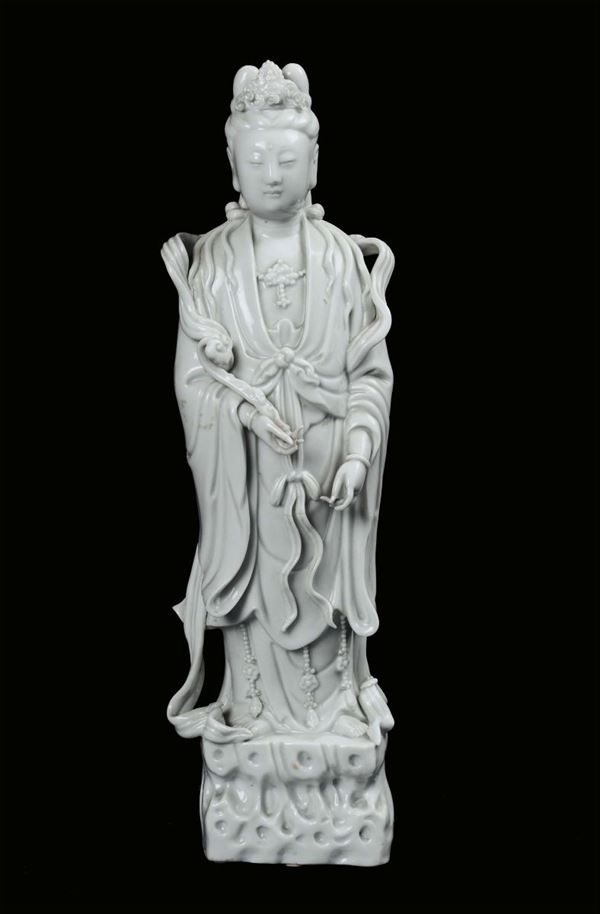 Guanyin in porcellana Blanc de Chine Dehua, Cina, Dinastia Qing, XIX secolo