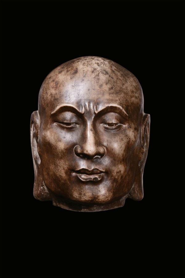 Straordinaria e rara testa in marmo di Luohan Buddista