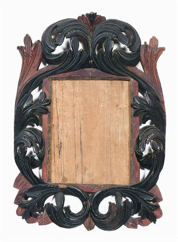 Piccola cornice intagliata e laccata, XVIII secolo