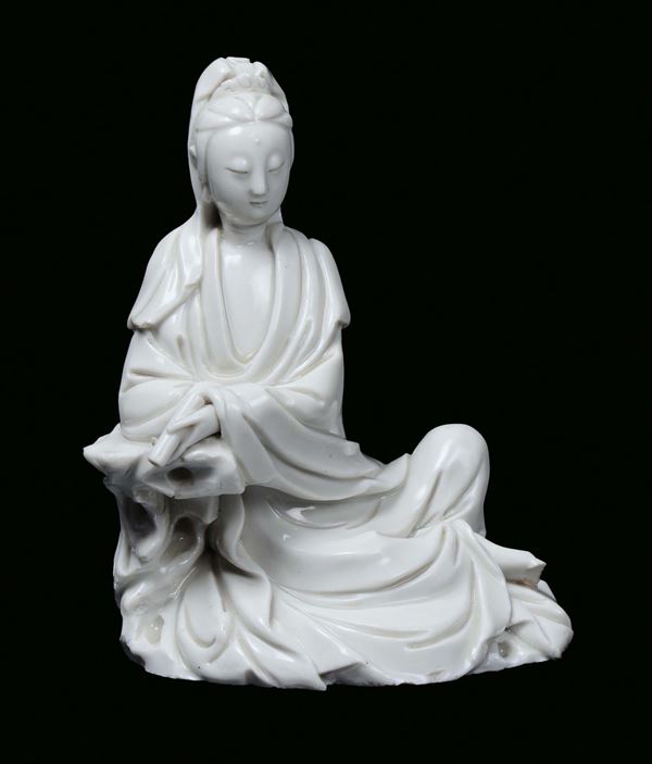 Guanyin in porcellana Blanc de Chine Dehua,  Cina, inizio del XVIII secolo