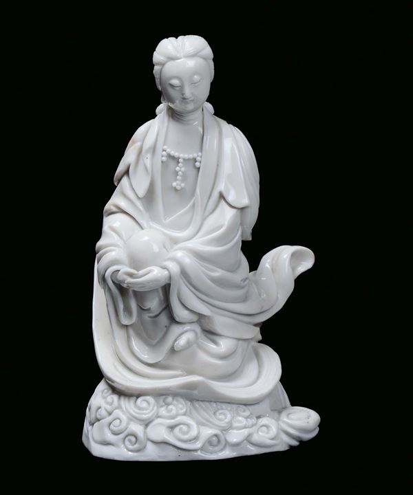 Guanyin in porcellana Blanc de Chine, Dehua, Cina, fine del XVII secolo