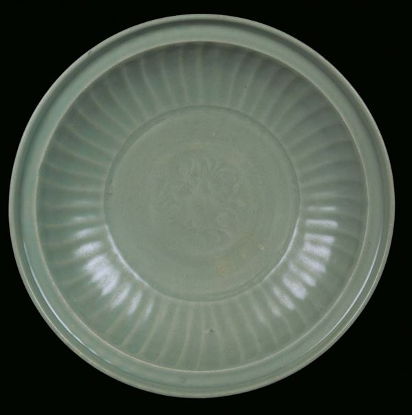 A large Longquan Celadon porcelain plate, China, Ming Dynasty, 16th century