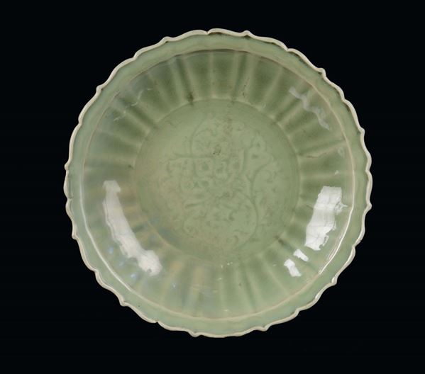 Piatto in porcellana Longquan Celadon, Dinastia Yuan (1279-1368)