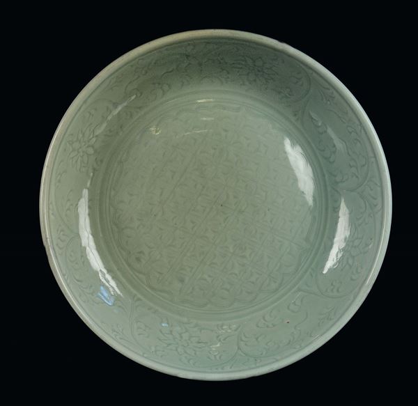 A Longquan Celadon porcelain plate, China, Ming Dynasty, 16th century