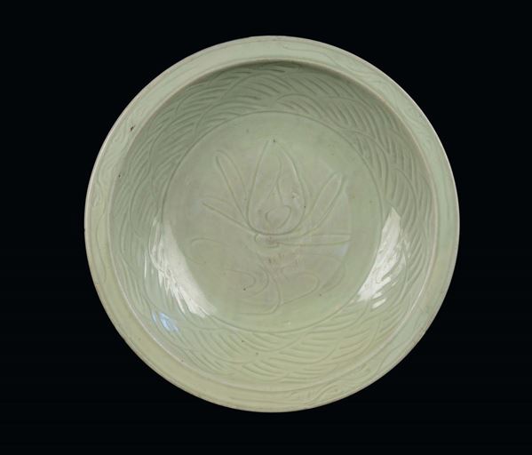 Piatto in porcellana Longquan Celadon, Cina, Dinastia Yuan (1279-1368)