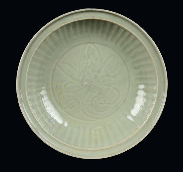 Piatto in porcellana Longquan Celadon, Cina Dinastia Yuan (1279-1368)