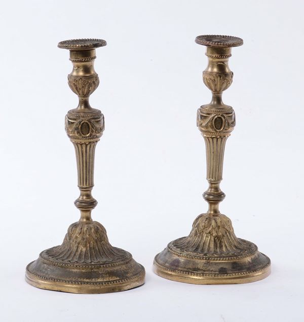 Coppia di candelieri in bronzo dorato, XIX secolo