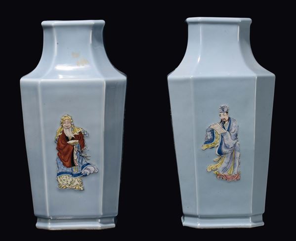 Coppia di vasi in porcellana azzurra, Claire de Lune con figure, Cina, Dinastia Qing, Periodo Daoguang(1821-1850)