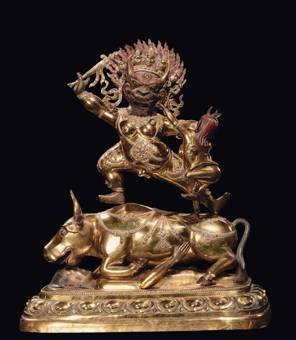 Importante scultura di Outer Yama in rame dorato repussè, Cina, Dinastia Qing, epoca Qianlong (1736-1 [..]