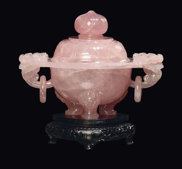 Incensiere con coperchio e manici in quarzo rosa, Cina, Repubblica, XX secolo