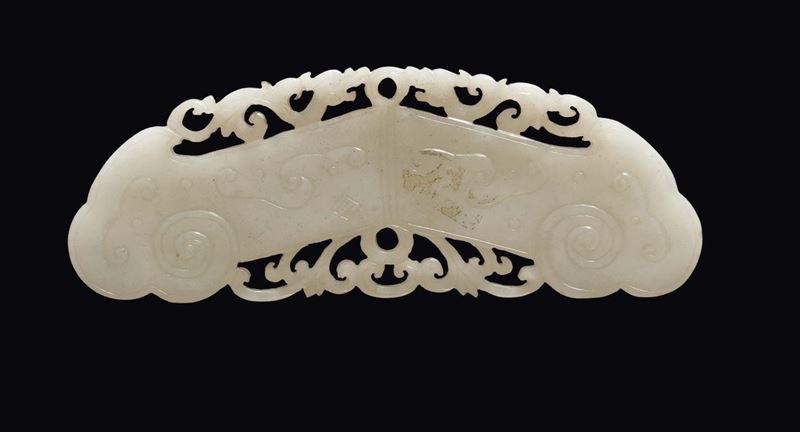 A Celadon jade buckle fretworked with archaic decoration, China, Qing Dynasty, 19th century  - Auction Fine Chinese Works of Art - II - Cambi Casa d'Aste