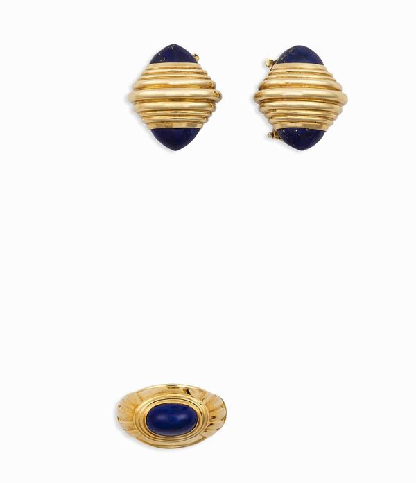 Suite consisting of a pair of gold and lapis lazuli earrings and a ring, Boucheron