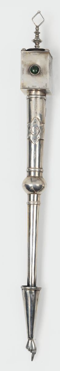Grande puntatore (Yad) in argento sbalzato, fuso e cesellato, bollo dell'argentiere Adam Juden (?), Mosca 1812