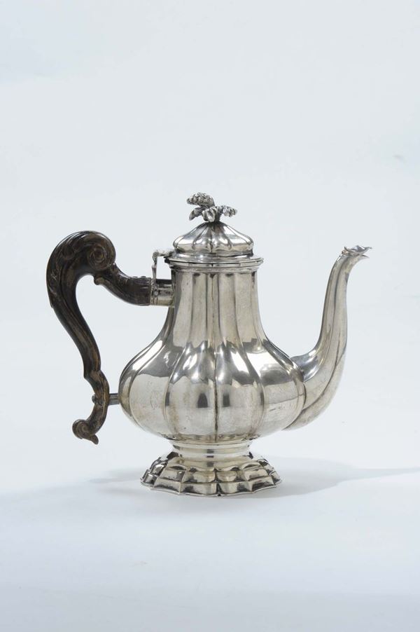 Caffettiera in argento in stile antico, XX secolo