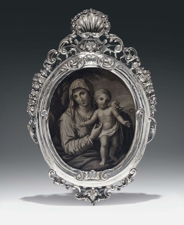 Cornice ovale contenente immagine della Madonna con Bambino, in argento sbalzato e cesellato. Argentiere italiano della seconda metà del XVIII secolo