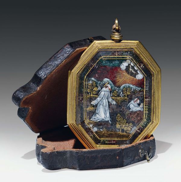 Medaglione ottagonale con cornice modanata in bronzo dorato e mostra in cristallo di rocca molato ai lati. Italia XVI secolo