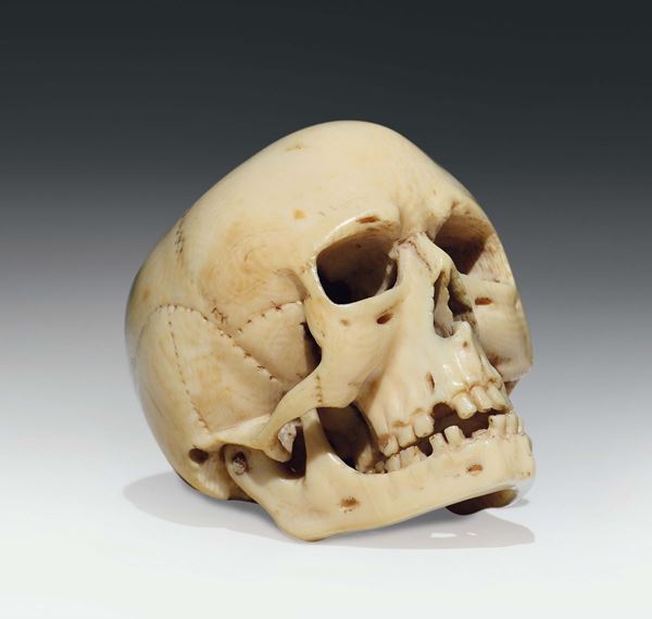 Memento mori in avorio a foggia di teschio finemente scolpito con mandibola mobile. Germania XVII secolo