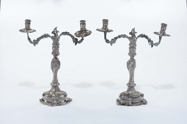 Coppia di candelieri in argento, Genova XVIII secolo, punzone della Torretta per l’anno 1793, piede  [..]
