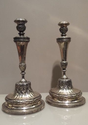 Coppia di candelieri in argento, XVIII secolo