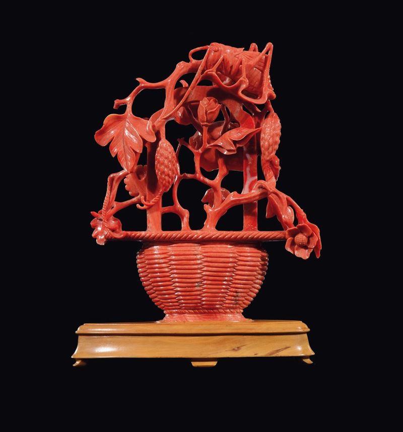 Cestino di vimini scolpito in corallo con fiori e cicala, Cina, Dinastia Qing, fine XIX secolo  - Asta Fine Chinese Works of Art - Cambi Casa d'Aste