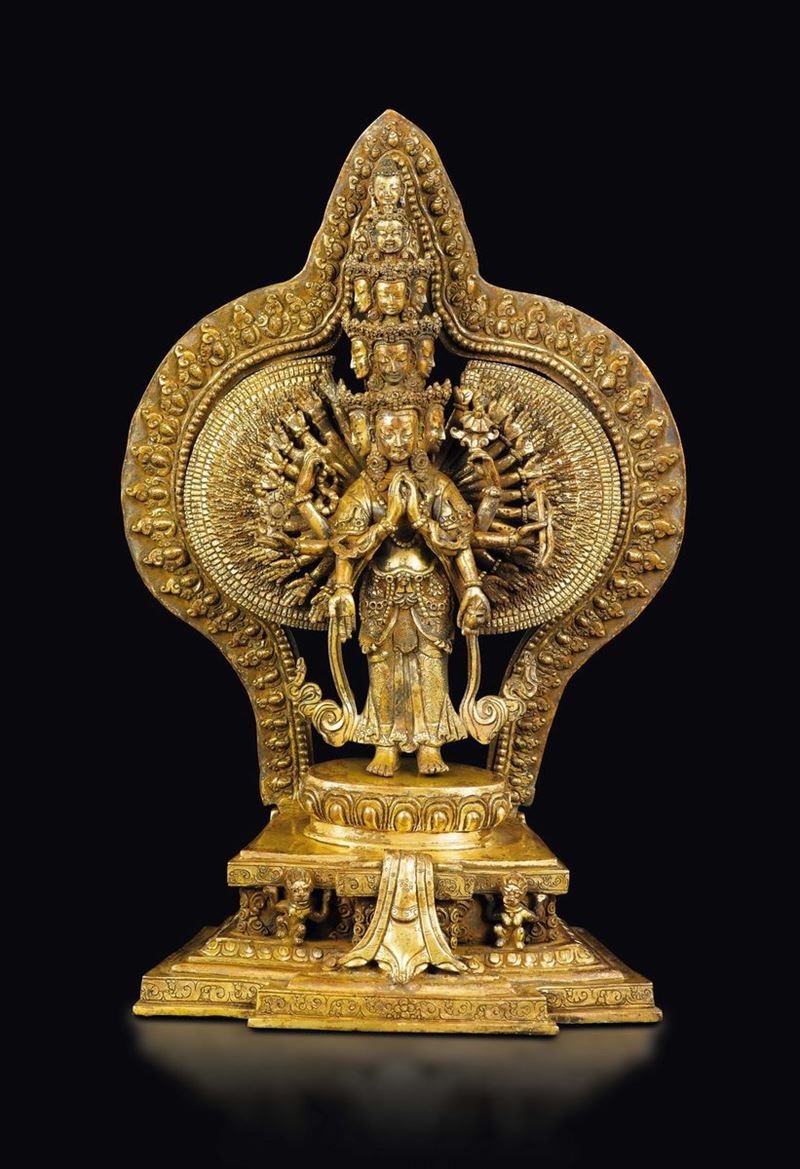 Figura di Avalokitesvara ad undici teste in bronzo dorato con aura, Cina, Dinastia Qing, XIX secolo  - Asta Fine Chinese Works of Art - Cambi Casa d'Aste