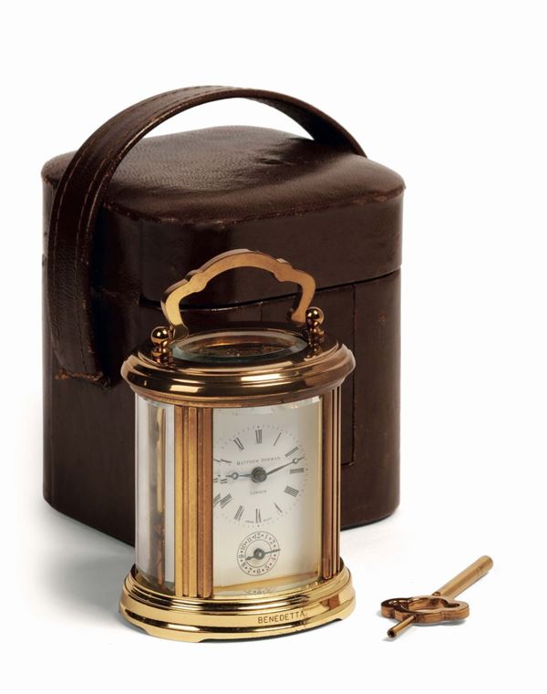 MATTHEW NORMAN, London, orologio da carrozza, in ottone dorato. Realizzato nel 1800 circa. Accompagnato dalla scatola originale e chiavetta di carica