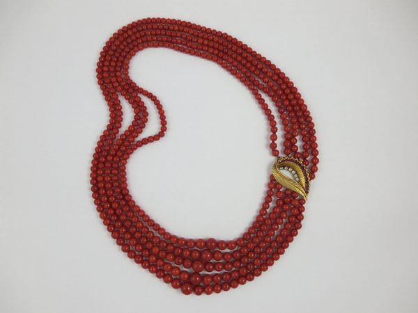 Five rows coral necklace with a ruby and diamond clasp
