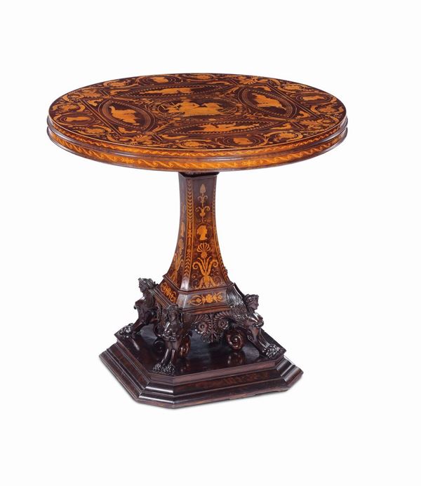 Fine tavolo da centro in legno di mogano intarsiato in legni di frutto con sei sedie en suite, bottega  [..]