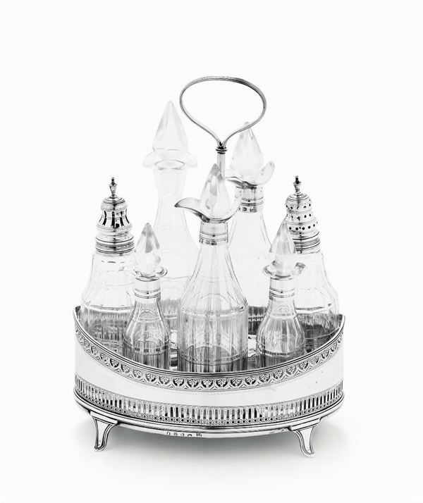 Cruet in argento fuso, sbalzato, cesellato, traforato e bottiglie in cristallo vetro molato. Londra, 1816, Argentiere JS