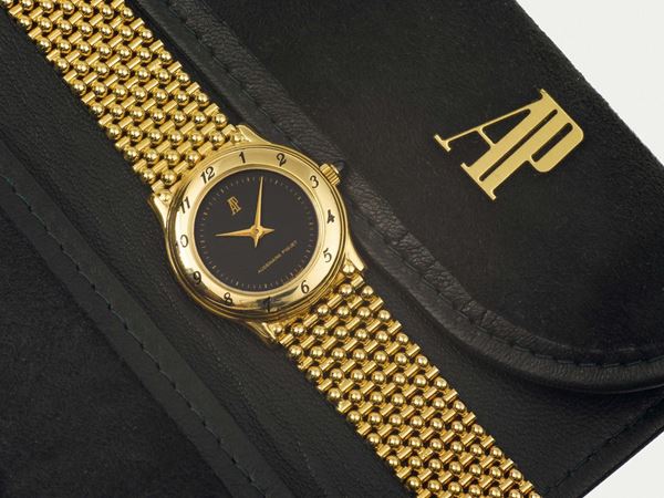 AUDEMARS PIGUET, case No. C2971, 18K yellow gold lady's wristwatch with an 18K yellow gold bracelet. Accompanied by the original box. Made circa 1980