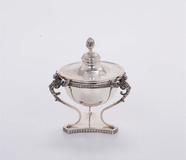 Zuccheriera tripode in argento, stile neoclassico, XX secolo