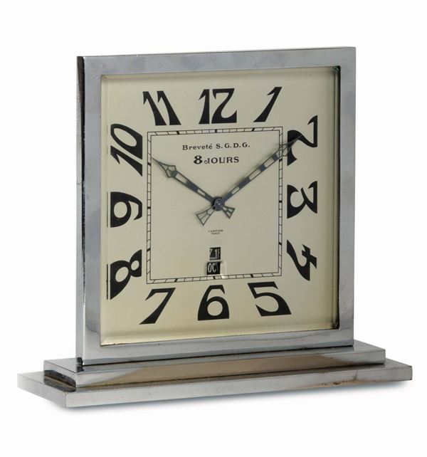 Cartier, Breveté S.G.D.G, splendida Pendule de bureau, Art Deco, 8 giorni di carica, calendario, in metallo nichelato. Realizzata nel 1925 circa