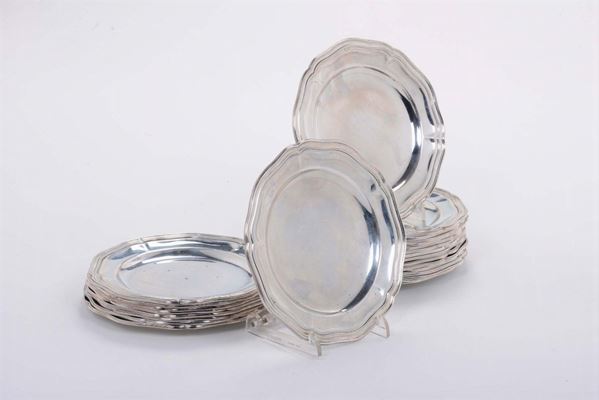 Lotto di 24 piatti piccoli in argento, Calderoni, Alessandria