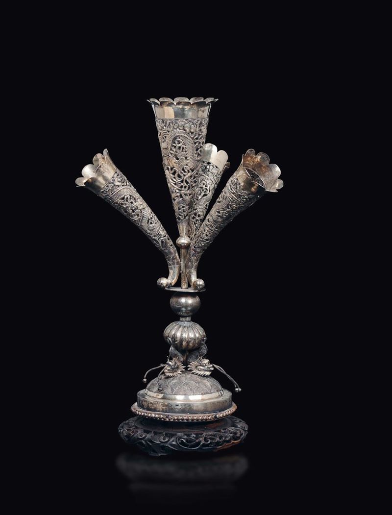 A fretworked silver flower pot with dragons, China, Qing Dynasty, 19th century  - Auction Fine Chinese Works of Art - Cambi Casa d'Aste