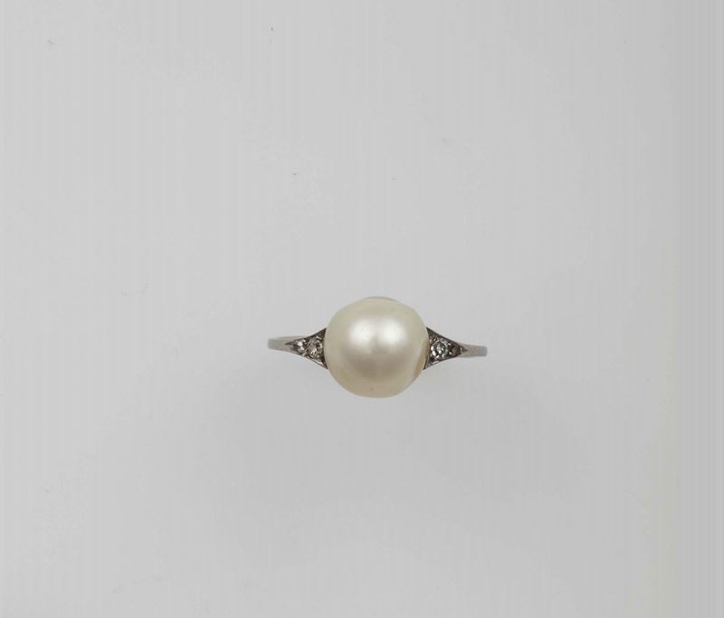 Anello con perla bianca, coltivata  - Asta Fine Jewels - Cambi Casa d'Aste