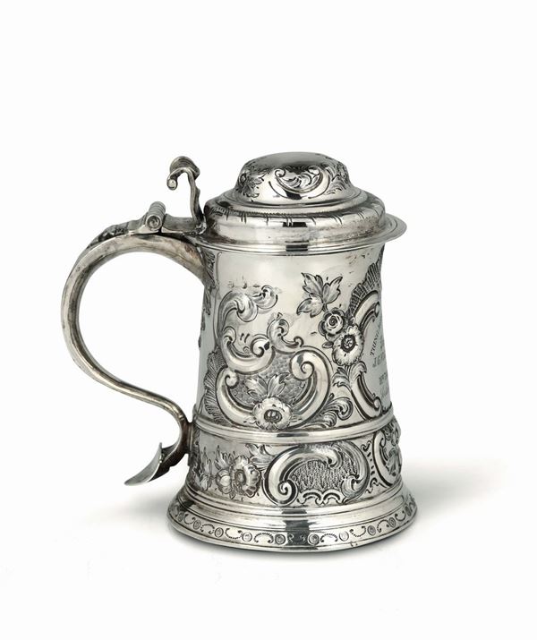 Tankard in Sterling silver, molten, embossed, chiselled and gilded, London, 1758, silversmiths William Shaw II & William Preist