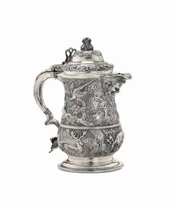 A tankard in Sterling silver, molten, embossed and chiselled, London, 1760, silversmith William Grundy