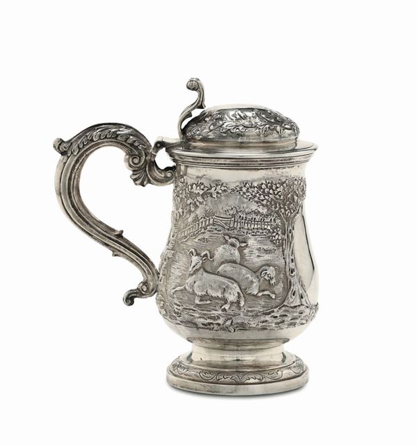 A tankard in Sterling silver, molten, embossed and chiselled, London, 1841, silversmith B. S.