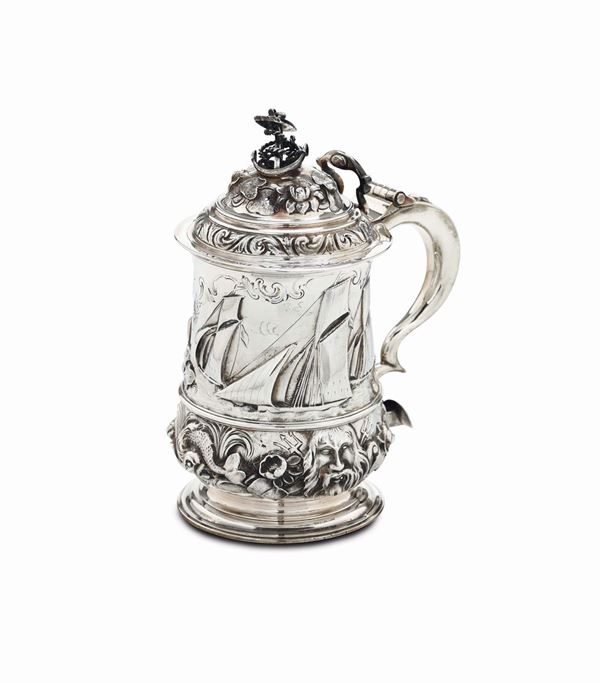 A tankard in molten, embossed and chiselled silver, England 18th century, Newcastle 1753