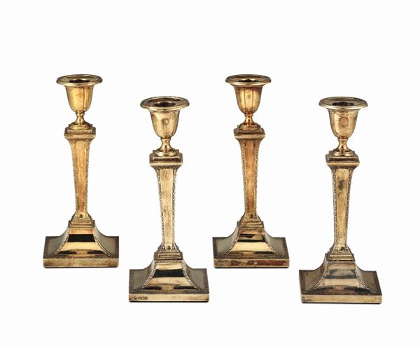 Four candlesticks in molten, chiselled and gilded silver. Marks for the city of Sheffield for the year 1907 and for the silversmith A. E. (unidentified)