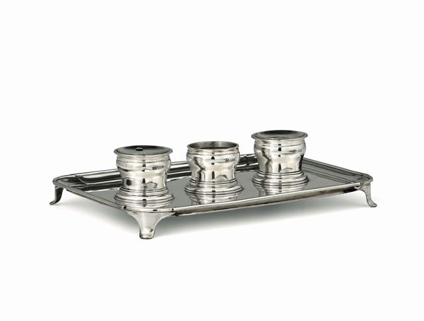 An inkstand in Sterling silver, molten and embossed, London 1897, silversmith J. P.